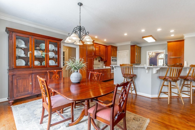 dining area featuring recessed lighting, crown molding, and a notable chandelier