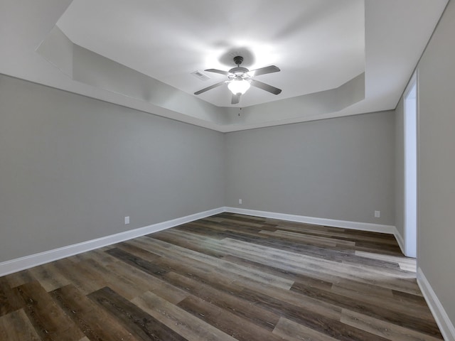 7954 Burgundy Cir Unit 91, Chattanooga, TN 37421 - empty room featuring a ceiling fan, dark wood-type flooring, baseboards, and visible vents