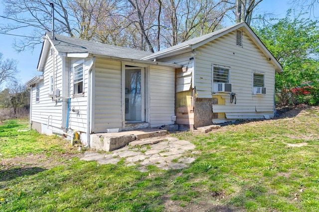 934 Hulana St, Rossville, GA 30741 - rear view of property featuring a shingled roof, cooling unit, and a yard