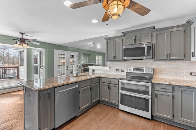 204 Lake Haven Dr, Soddy Daisy, TN 37379 - kitchen featuring appliances with stainless steel finishes, gray cabinetry, a peninsula, a ceiling fan, and recessed lighting