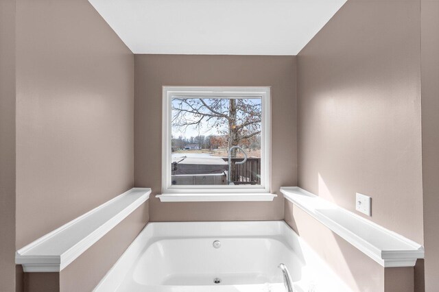 204 Lake Haven Dr, Soddy Daisy, TN 37379 - full bathroom featuring a bath