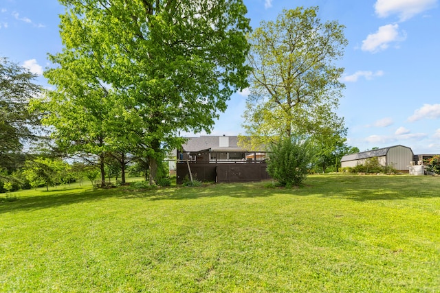 204 Lake Haven Dr, Soddy Daisy, TN 37379 - view of grassy yard with an outdoor structure and a deck