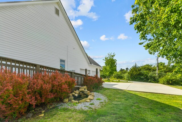 204 Lake Haven Dr, Soddy Daisy, TN 37379 - view of side of home featuring a yard