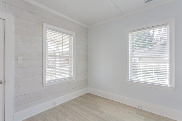909 Stewart Ave, Chickamauga, GA 30707 - empty room featuring baseboards, a wealth of natural light, light wood-style floors, and crown molding