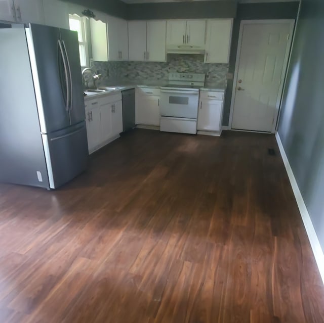 1603 Lisa Lynn Dr, Hixson, TN 37343 - kitchen with appliances with stainless steel finishes, under cabinet range hood, dark wood-style floors, and tasteful backsplash