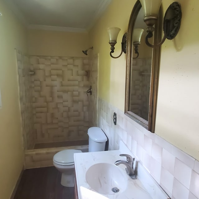 1603 Lisa Lynn Dr, Hixson, TN 37343 - full bath with tiled shower, vanity, and crown molding