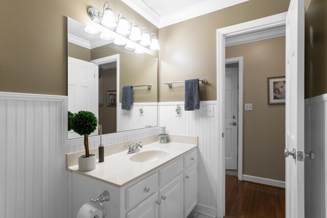 9215 Smokewood Trl, Chattanooga, TN 37421 - bathroom with vanity, crown molding, a wainscoted wall, and wood finished floors