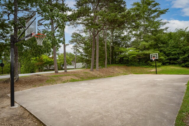9215 Smokewood Trl, Chattanooga, TN 37421 - view of basketball court with basketball hoop