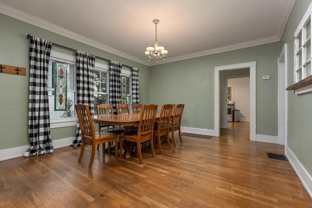 3308 Alta Vista Dr, Chattanooga, TN 37411 - dining room with a chandelier, baseboards, visible vents, ornamental molding, and hardwood / wood-style floors