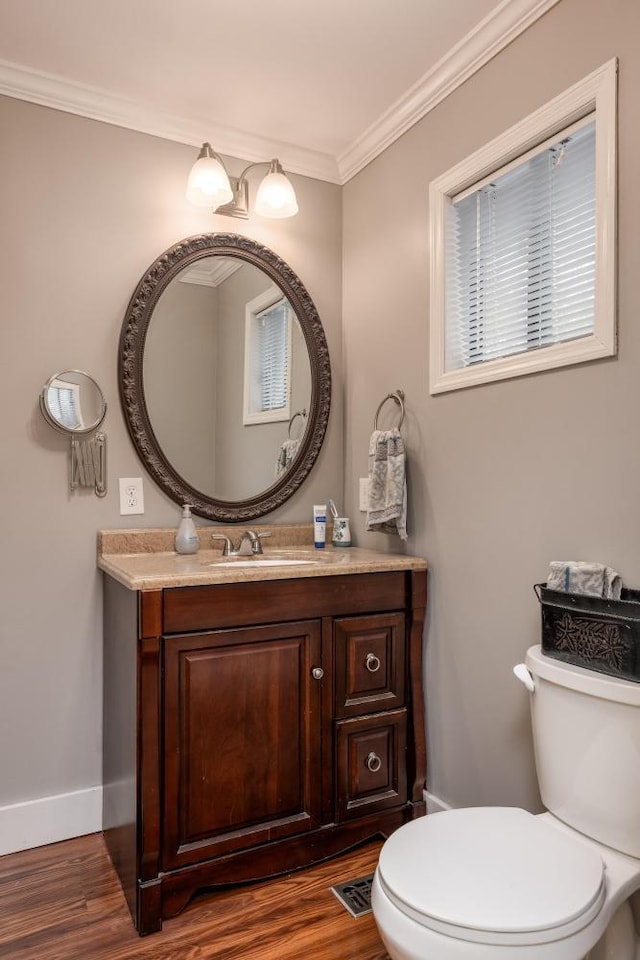 3308 Alta Vista Dr, Chattanooga, TN 37411 - bathroom with vanity, wood finished floors, toilet, and crown molding