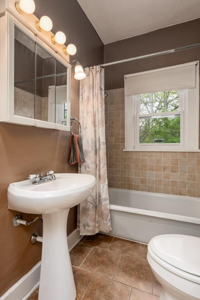 3308 Alta Vista Dr, Chattanooga, TN 37411 - full bathroom with shower / bath combo and toilet