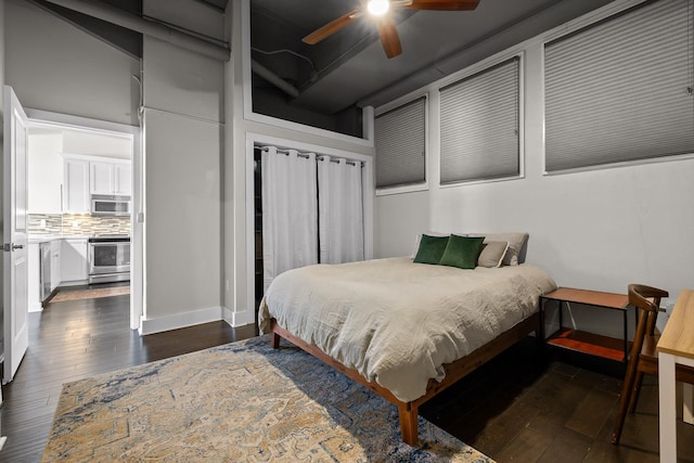 bedroom with baseboards, dark wood-style flooring, and a ceiling fan