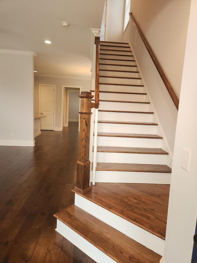 stairs featuring wood-type flooring, ornamental molding, baseboards, and recessed lighting