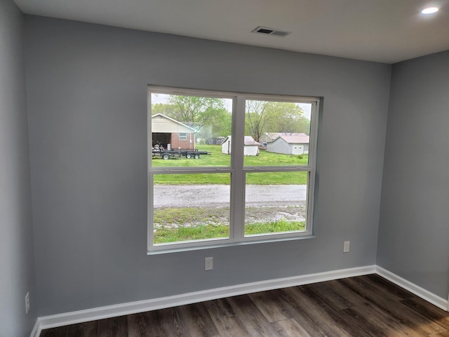 185 Carolina Ave, Delano, TN 37325 - unfurnished room with dark wood finished floors, visible vents, baseboards, and a healthy amount of sunlight