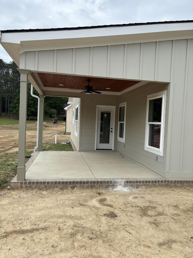 exterior space featuring a ceiling fan