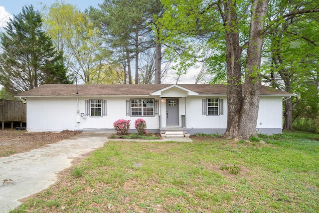 ranch-style home with a front lawn