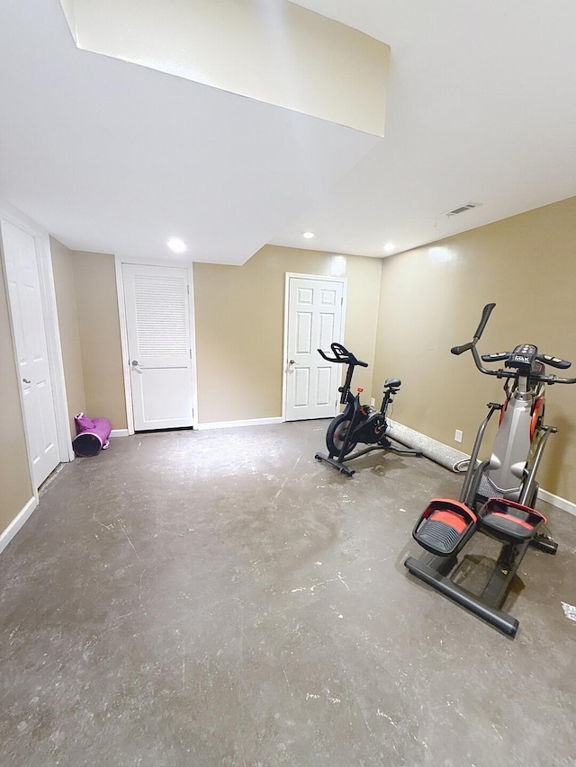 1319 Jacobs Ave, Bridgeport, AL 35740 - workout room featuring baseboards, visible vents, and recessed lighting