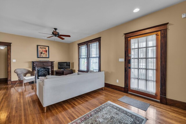 212 Jarnigan Ave, Chattanooga, TN 37405 - living room featuring baseboards, ceiling fan, and wood finished floors