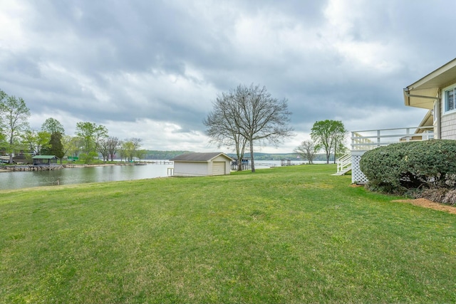 2041 Linwood Cir, Soddy Daisy, TN 37379 - view of yard featuring a water view, a detached garage, and an outbuilding
