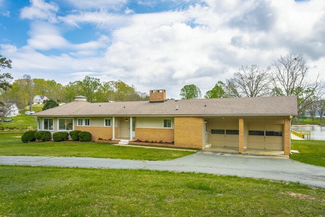 2041 Linwood Cir, Soddy Daisy, TN 37379 - ranch-style house with aphalt driveway, a front yard, and brick siding