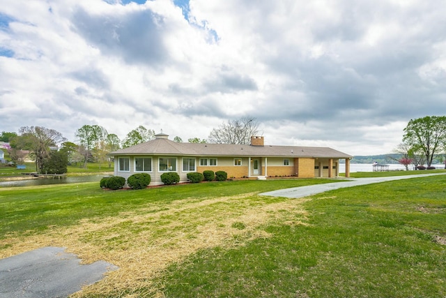 2041 Linwood Cir, Soddy Daisy, TN 37379 - ranch-style home with a front yard and a chimney