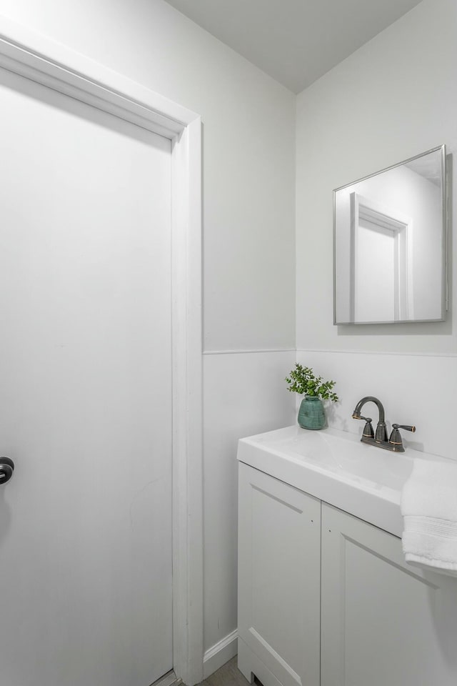 2041 Linwood Cir, Soddy Daisy, TN 37379 - bathroom with vanity