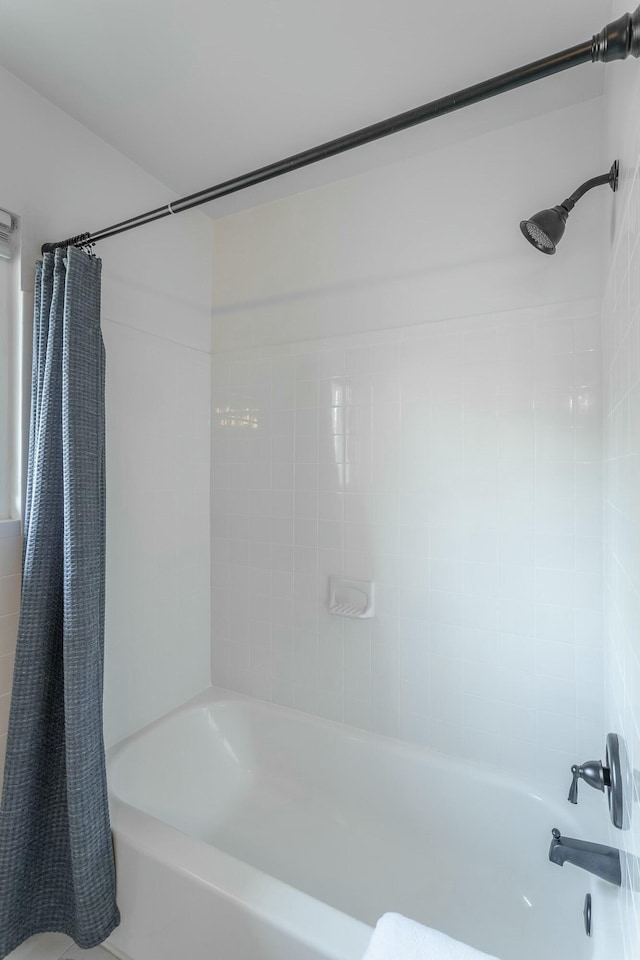 2041 Linwood Cir, Soddy Daisy, TN 37379 - full bathroom featuring shower / bath combo with shower curtain