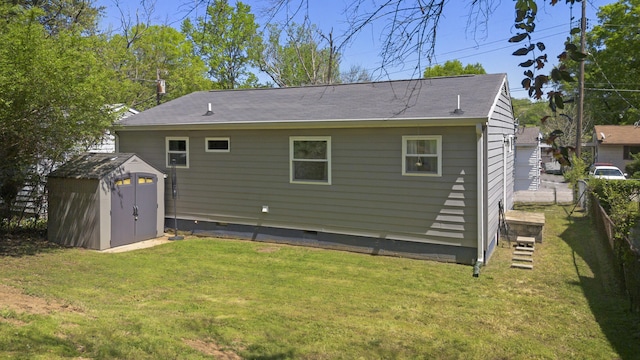 811 Snow St, Chattanooga, TN 37405 - back of property with crawl space, a shed, a lawn, fence, and an outbuilding