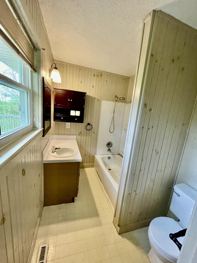 809 Chestnut Wood Ln, Chattanooga, TN 37421 - full bathroom with visible vents, toilet, vanity, and a textured ceiling