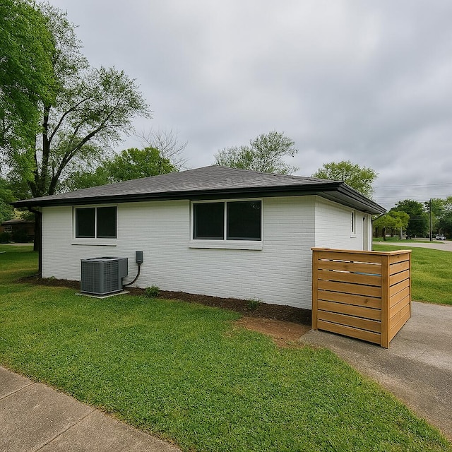 4831 Bonny Lake Ln, Chattanooga, TN 37416 - view of side of home with central AC unit, brick siding, and a lawn