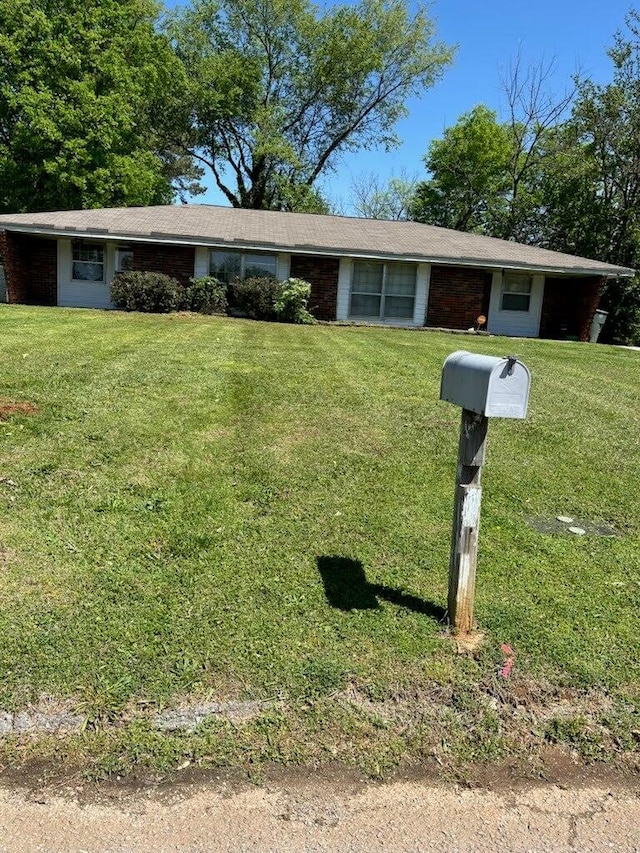 4831 Bonny Lake Ln, Chattanooga, TN 37416 - view of front facade with a front yard