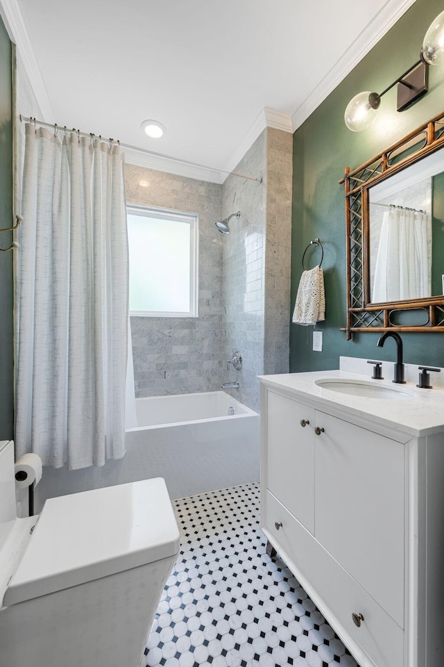 1209 Highland Dr, Chattanooga, TN 37405 - full bath featuring shower / tub combo, vanity, crown molding, and toilet