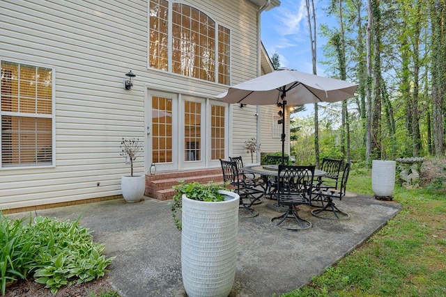 7111 River Run Dr, Chattanooga, TN 37416 - view of patio / terrace featuring outdoor dining space
