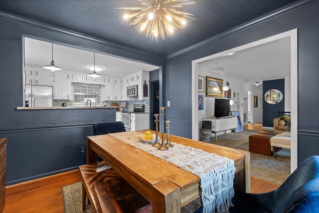 1905 Bella Vista Dr, Chattanooga, TN 37421 - dining space featuring wood finished floors, crown molding, and a chandelier