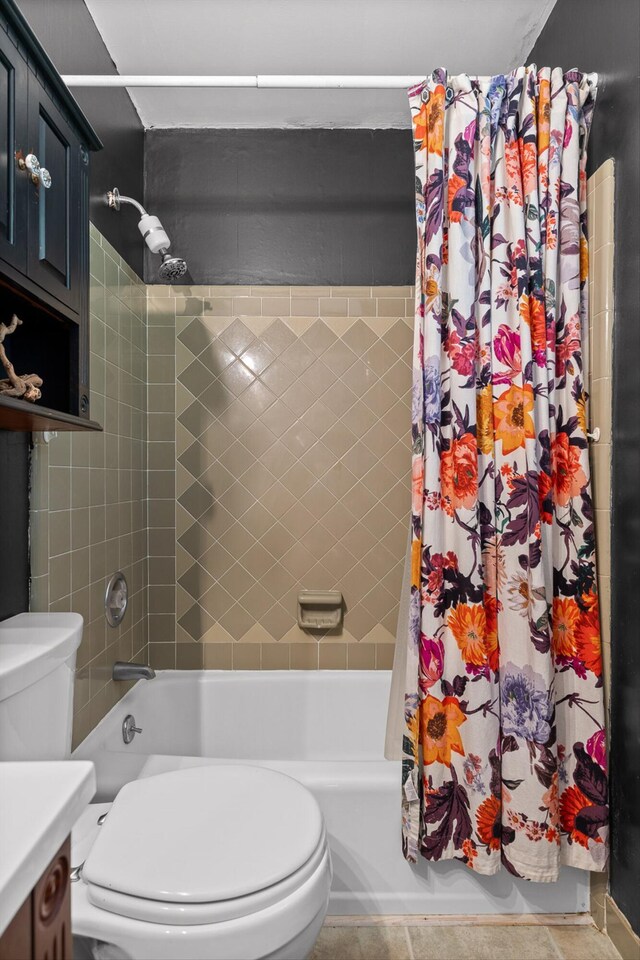 1905 Bella Vista Dr, Chattanooga, TN 37421 - bathroom with toilet, shower / bath combo with shower curtain, and vanity