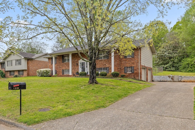1905 Bella Vista Dr, Chattanooga, TN 37421 - split foyer home with brick siding, an attached garage, driveway, and a front yard