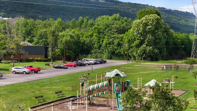 900 Mountain Creek Rd # R311, Chattanooga, TN 37405 - surrounding community with uncovered parking, a lawn, and a wooded view