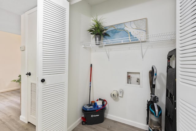 900 Mountain Creek Rd # R311, Chattanooga, TN 37405 - washroom featuring hookup for a washing machine and wood finished floors
