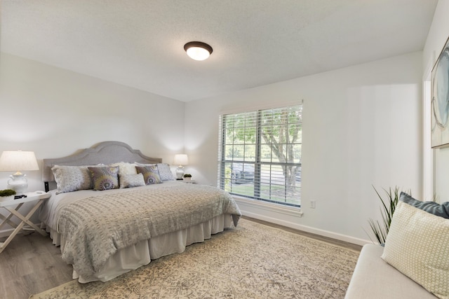 900 Mountain Creek Rd # R311, Chattanooga, TN 37405 - bedroom with light wood finished floors