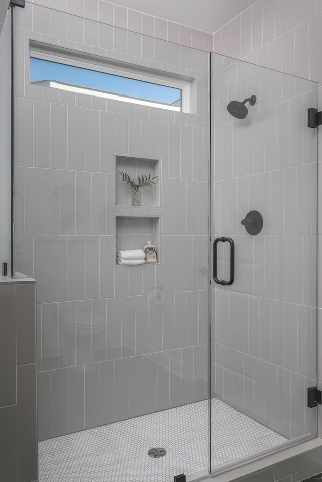 92 Lemonade St, Chattanooga, TN 37421 - bathroom with a stall shower