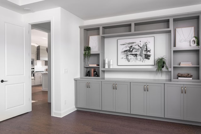 92 Lemonade St, Chattanooga, TN 37421 - detailed view of wood finished floors, custom exhaust hood, and stainless steel appliances