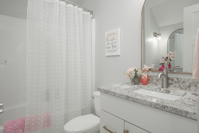 bathroom with toilet, curtained shower, and vanity