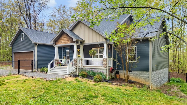 view of front of home featuring a gate, roof with shingles, covered porch, a front yard, and fence