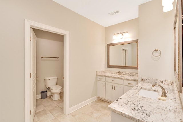 114 W 19th St, Chattanooga, TN 37408 - full bath featuring toilet, baseboards, vanity, and visible vents