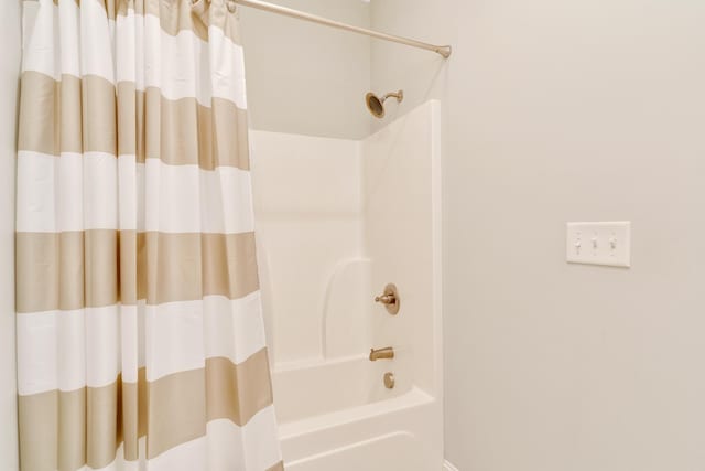 114 W 19th St, Chattanooga, TN 37408 - bathroom featuring baseboards and shower / bath combo