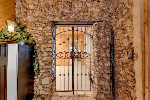 381 E View Dr, Chattanooga, TN 37404 - detailed view of a gate