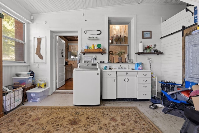 302 S Main St, Lafayette, GA 30728 - laundry area featuring a barn door, laundry area, and washer / dryer
