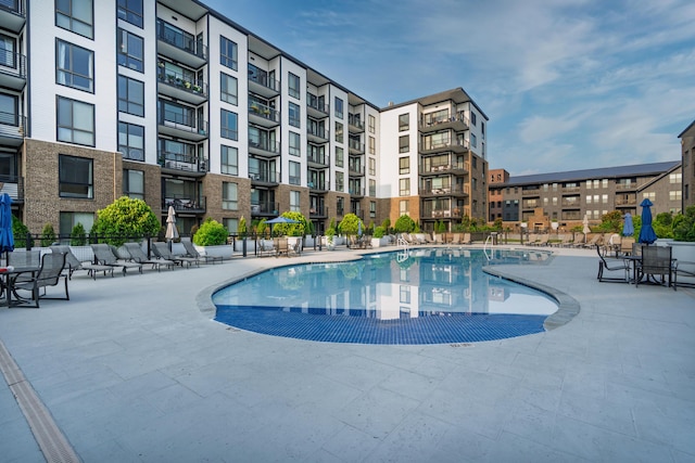 200 Manufacturers Rd Apt 727, Chattanooga, TN 37405 - community pool with a patio area