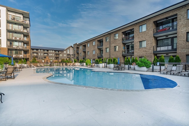 200 Manufacturers Rd Apt 727, Chattanooga, TN 37405 - community pool featuring a patio