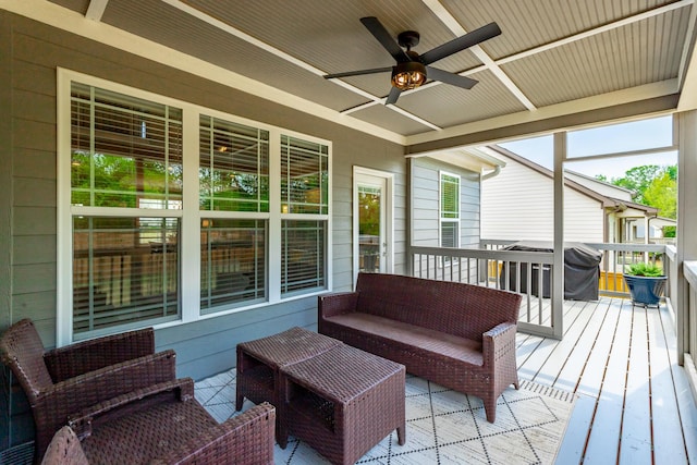 sunroom featuring an outdoor living space and a ceiling fan